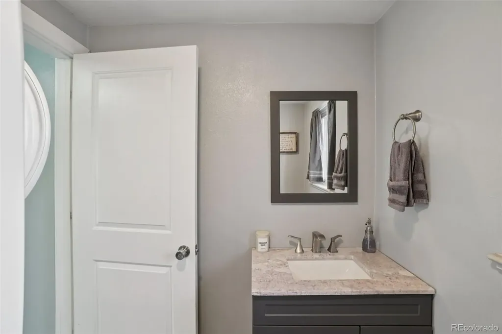 5530 Holland Drive Arvada CO 80002