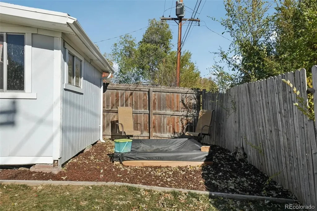 5530 Holland Drive Arvada CO 80002