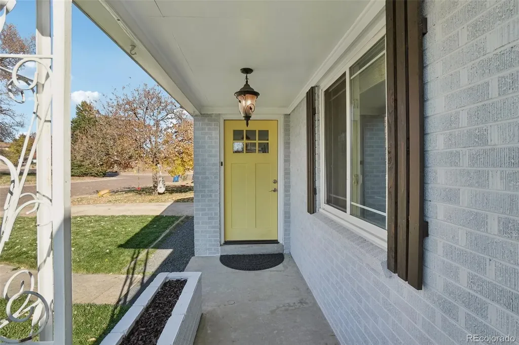 5530 Holland Drive Arvada CO 80002