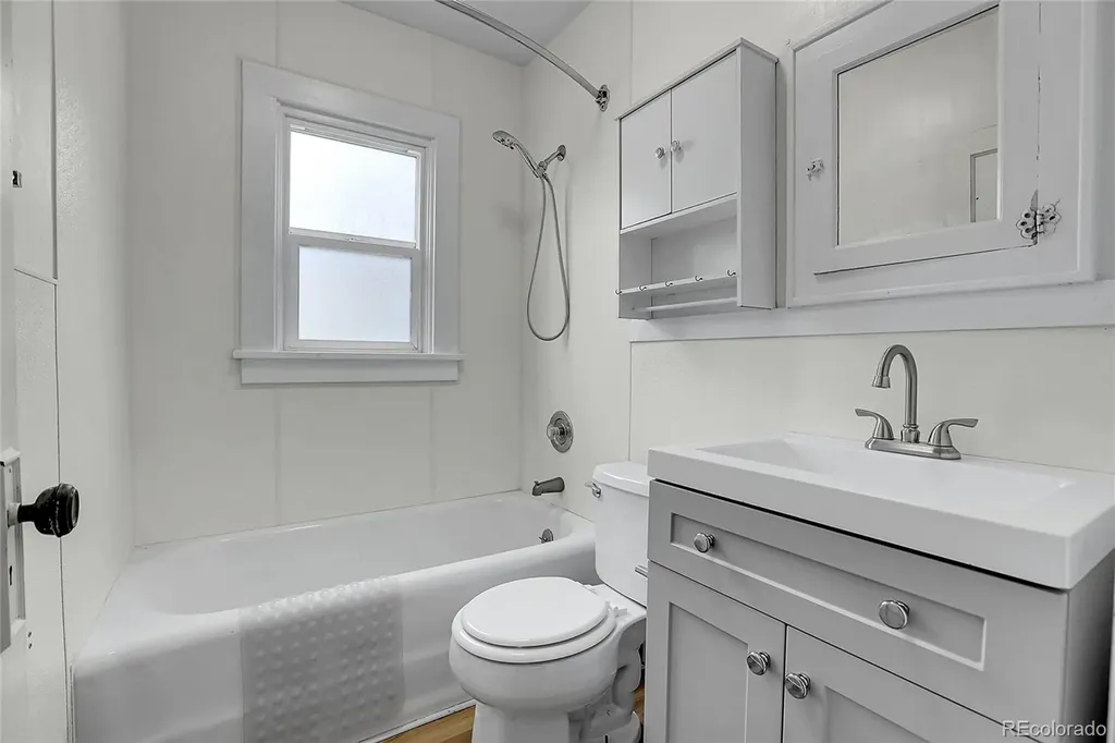 5687 S Foresthill Street Littleton CO 80120