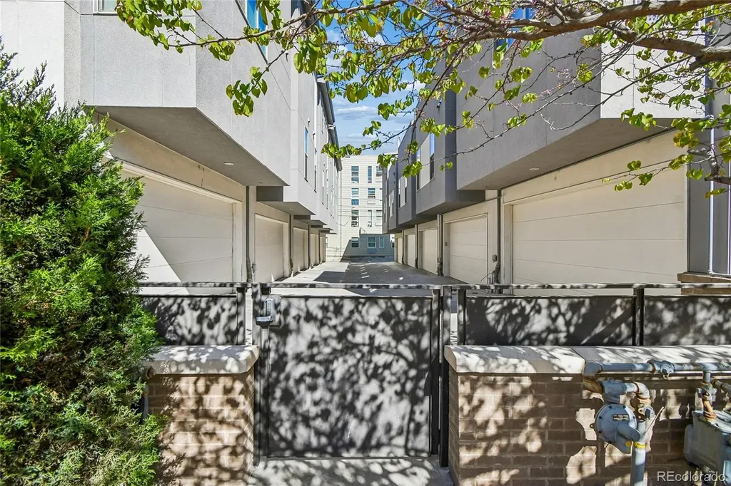 2327 Glenarm Place Denver CO 80205