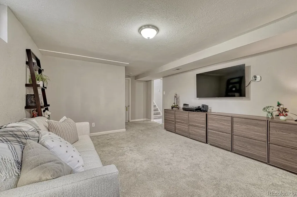 4252 S Logan Street Englewood CO 80113