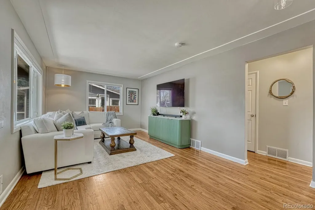 4252 S Logan Street Englewood CO 80113