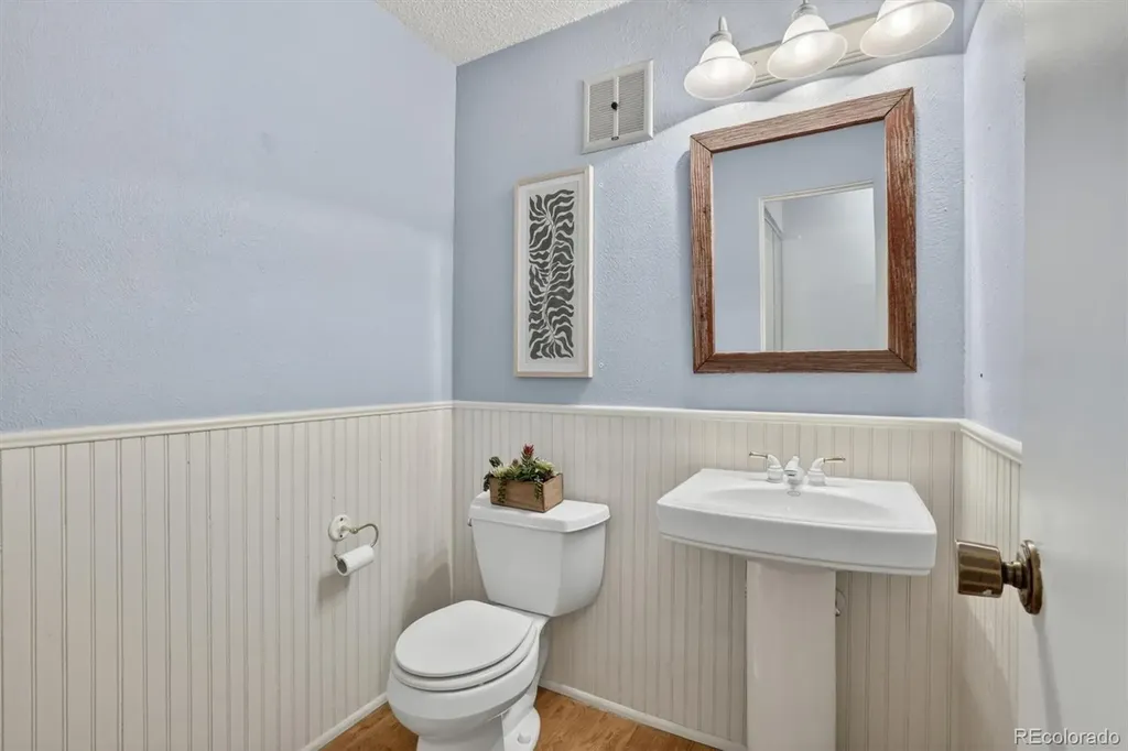 2883 S Locust Street Denver CO 80222