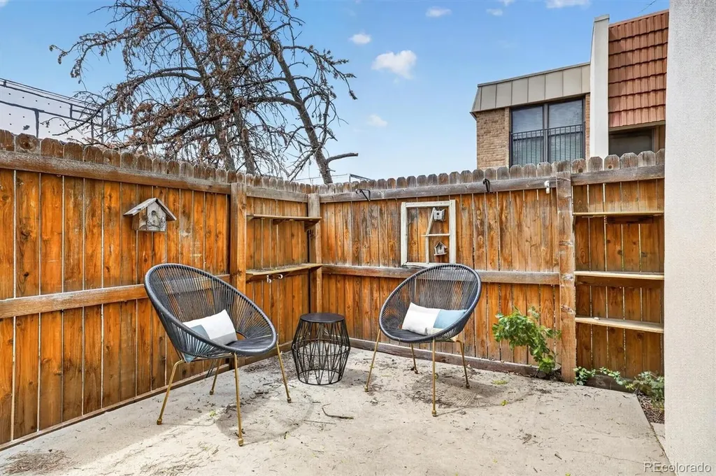 2883 S Locust Street Denver CO 80222