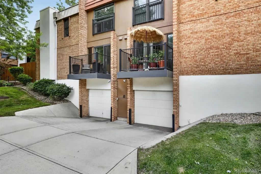 2883 S Locust Street Denver CO 80222