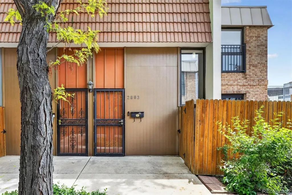 2883 S Locust Street Denver CO 80222