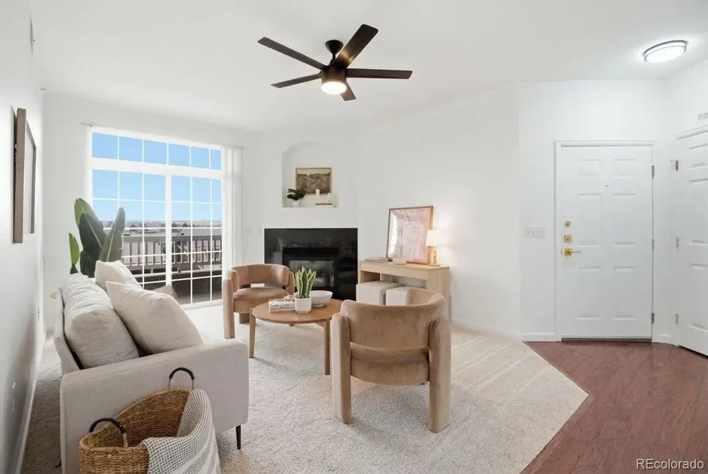 Englewood CO, 7440 S Blackhawk Street, Unit 11-204