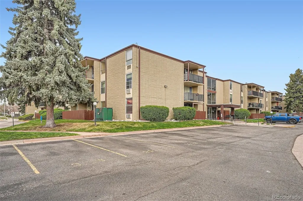 2231 S Vaughn Way Aurora CO 80014