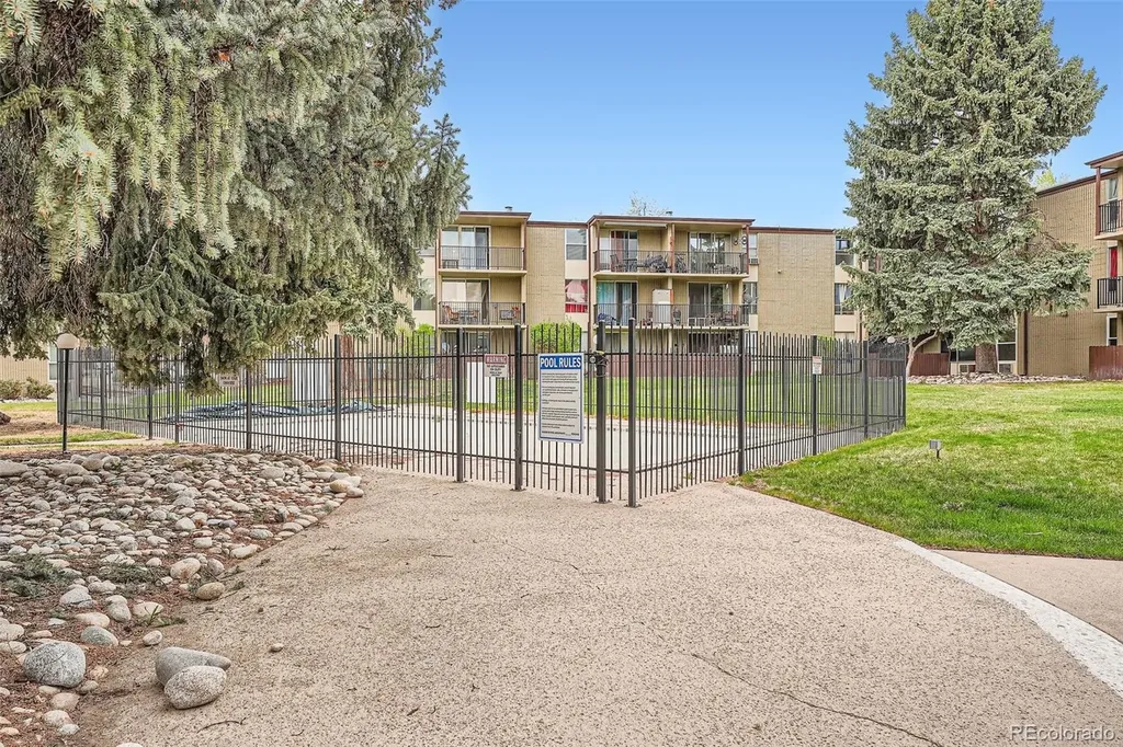 2231 S Vaughn Way Aurora CO 80014