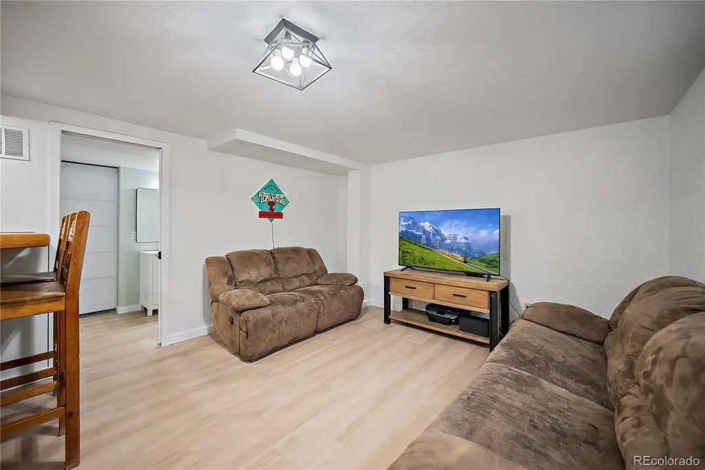 622 Paradise Lane Colorado Springs CO 80904