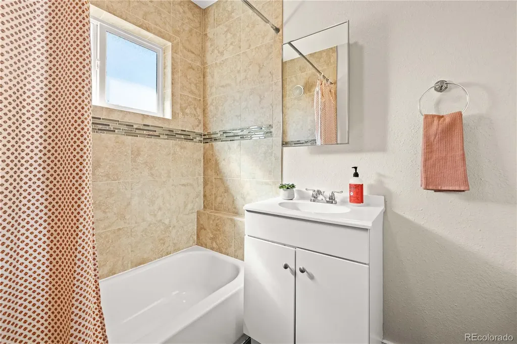 4394 W Center Avenue Denver CO 80219