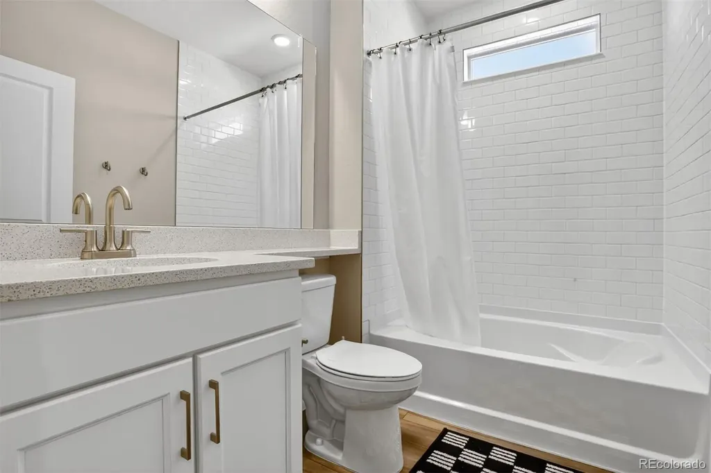 5136 N Quemoy Court Aurora CO 80019