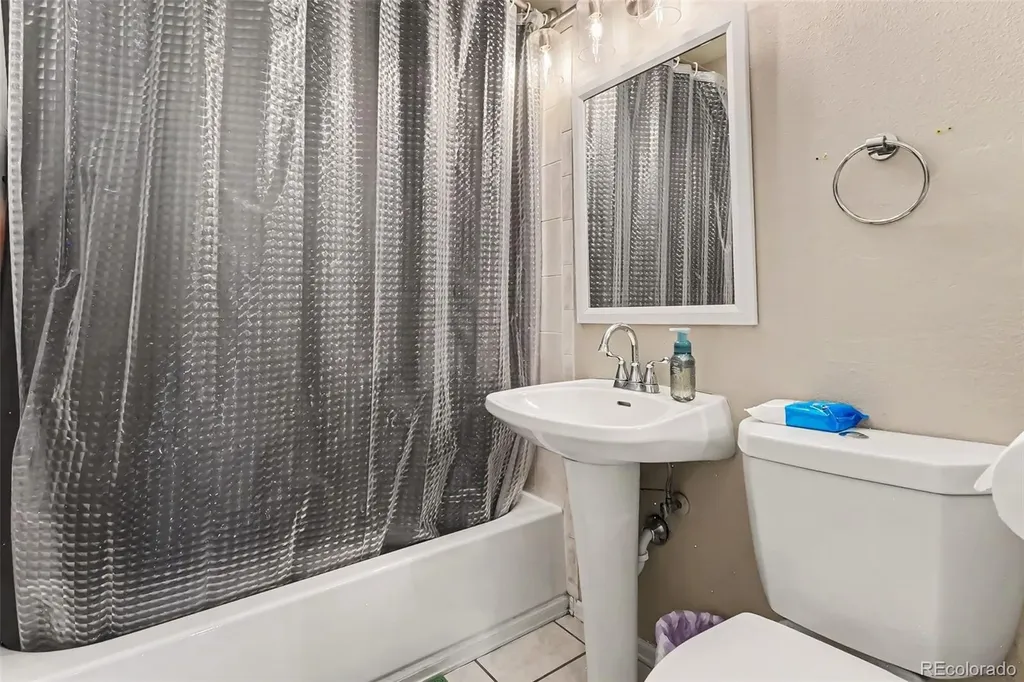 2248 S Patton Court Denver CO 80219