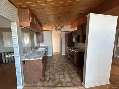 850 W 6th Avenue Broomfield CO 80020