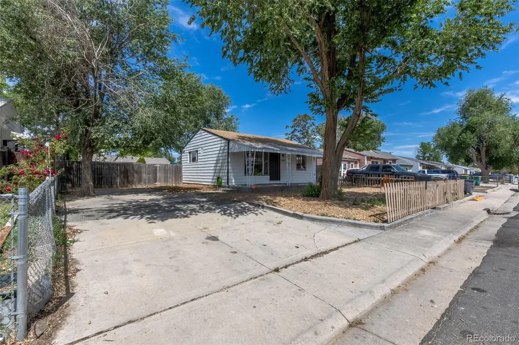 7855 Newport Street Commerce City CO 80022