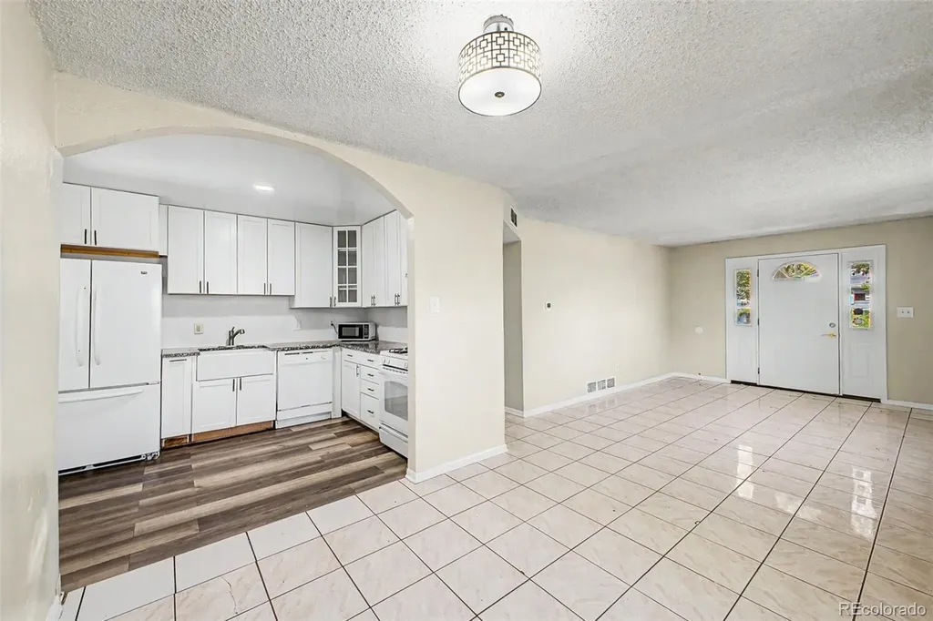 1042 Yuba Street Aurora CO 80011