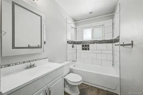 1042 Yuba Street Aurora CO 80011