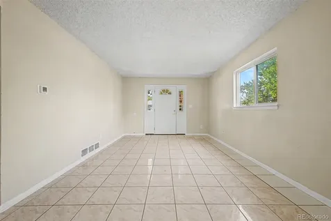 1042 Yuba Street Aurora CO 80011
