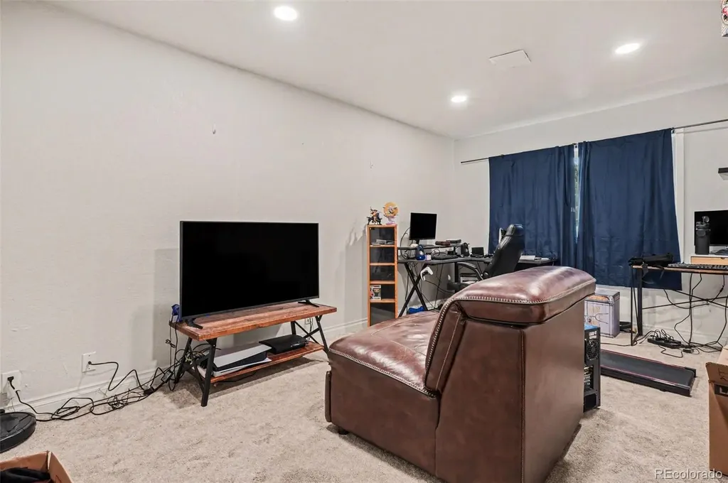873 Troy Street Aurora CO 80011
