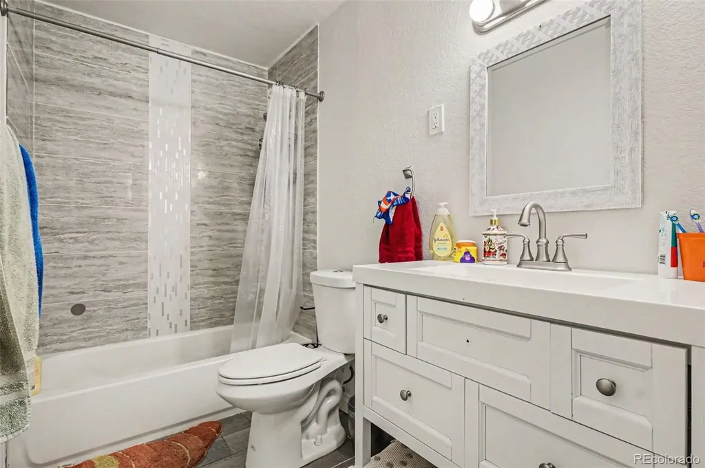 873 Troy Street Aurora CO 80011