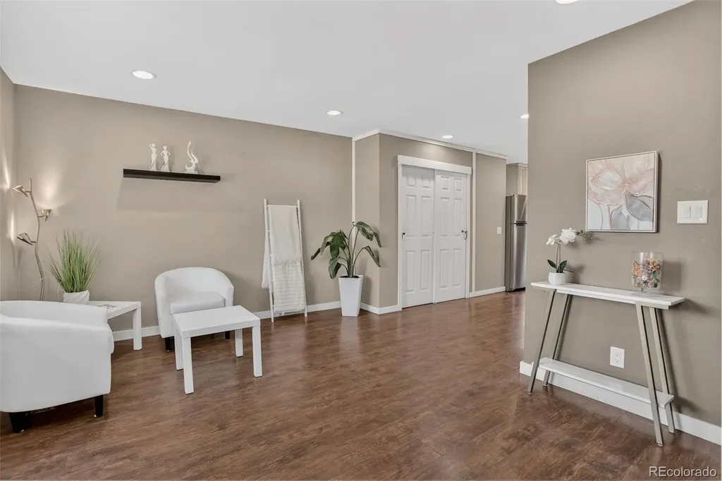 6870 S Broadway Centennial CO 80122
