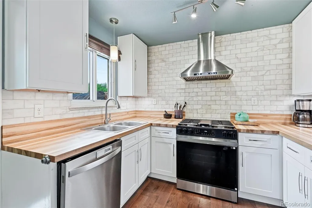 3233 Troy Street Aurora CO 80011