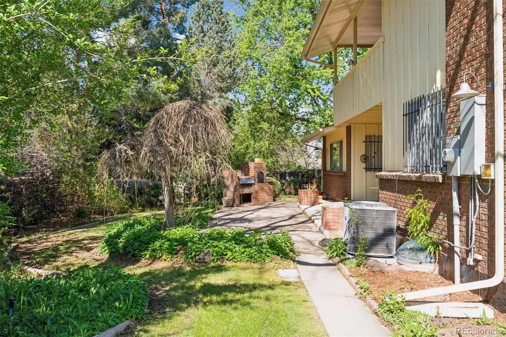 8484 E Radcliff Avenue Denver CO 80237