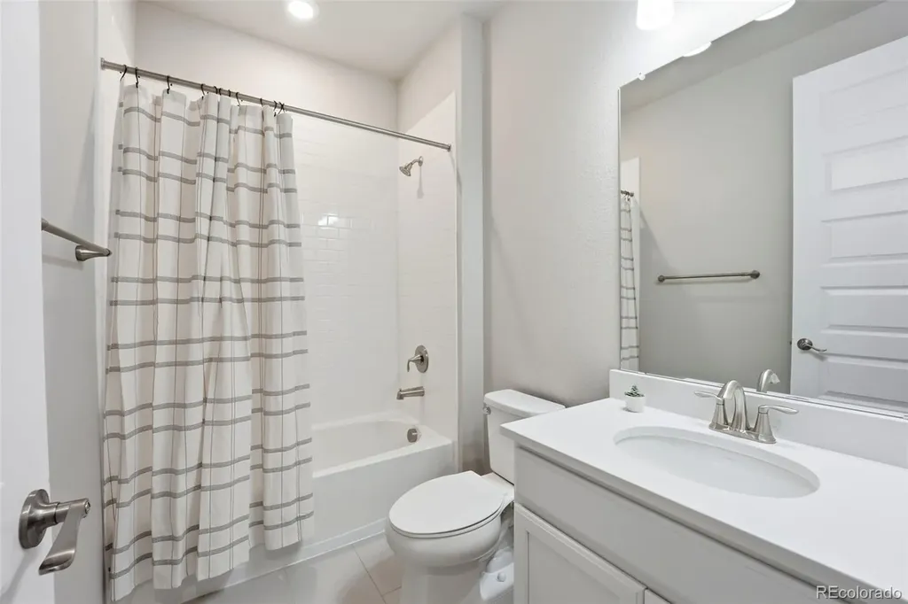 7240 S White Crow Way Aurora CO 80016
