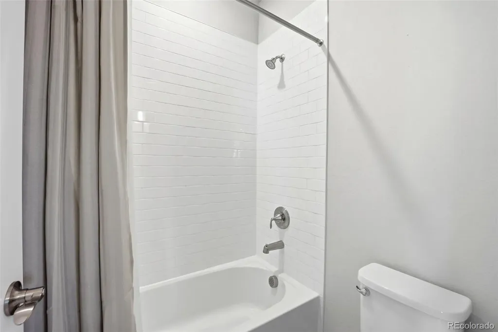 7240 S White Crow Way Aurora CO 80016