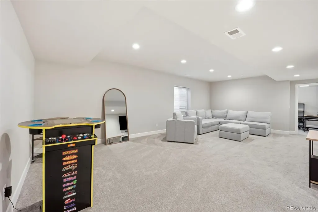 7240 S White Crow Way Aurora CO 80016