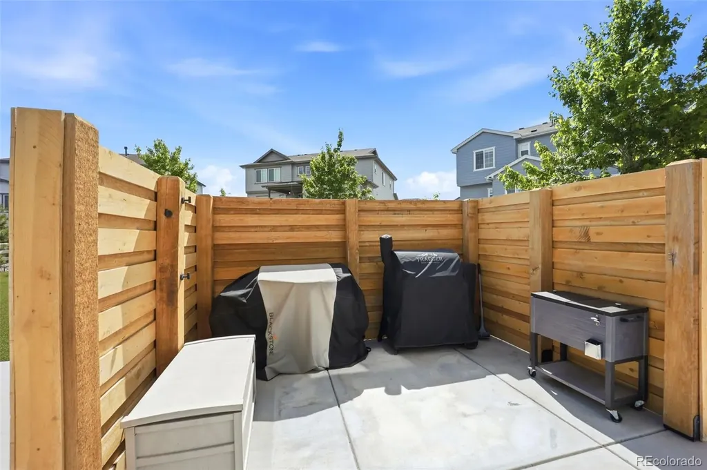 7240 S White Crow Way Aurora CO 80016