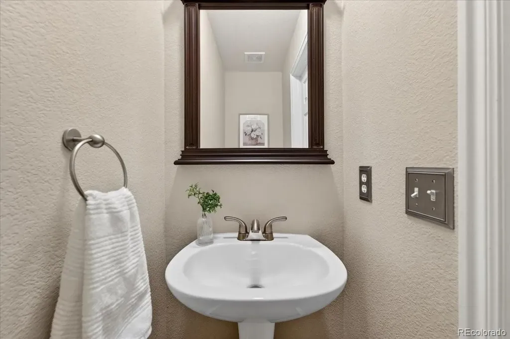 5228 Sydney Avenue Highlands Ranch CO 80130