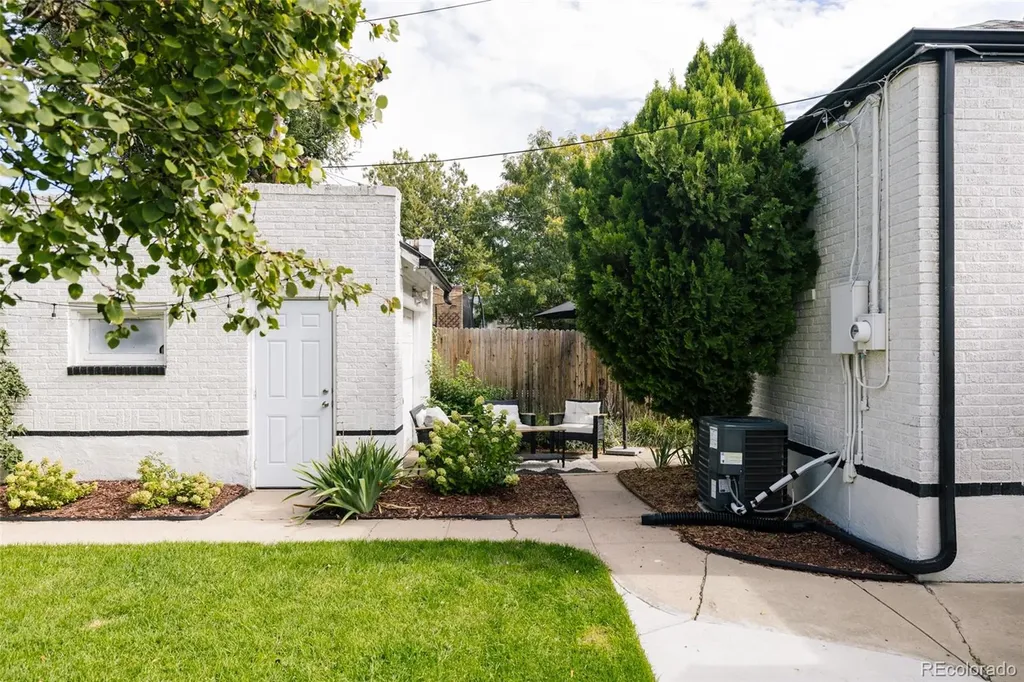 4545 Batavia Place Denver CO 80220