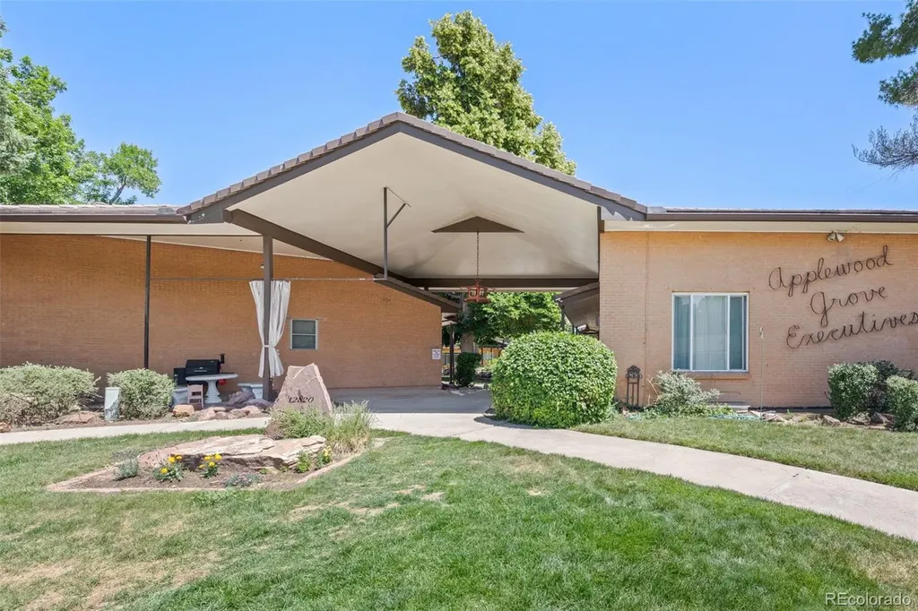 12820 Willow Lane Golden CO 80401