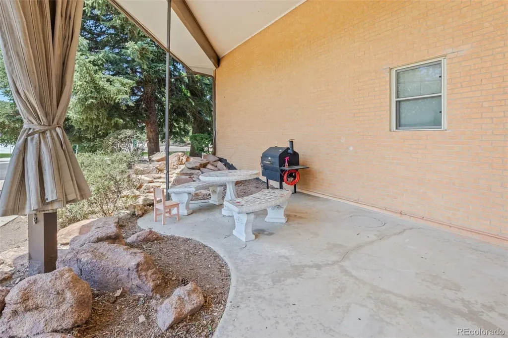 12820 Willow Lane Golden CO 80401