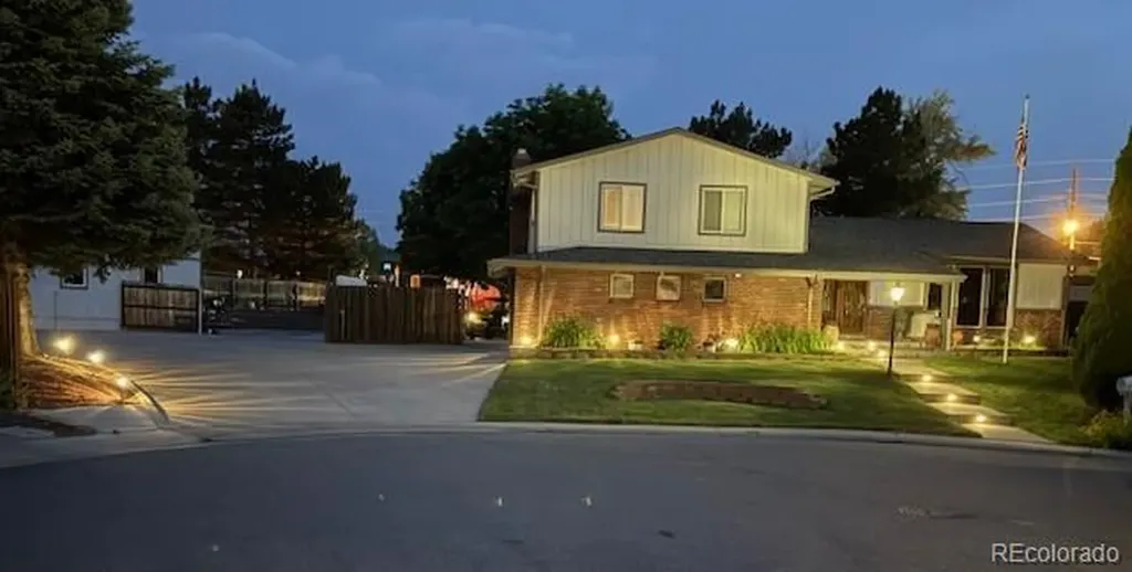 8143 S Otis Court Littleton CO 80128