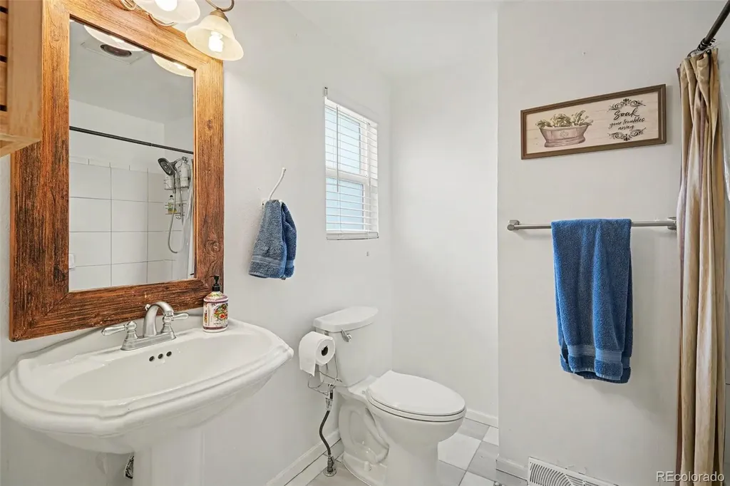 8143 S Otis Court Littleton CO 80128