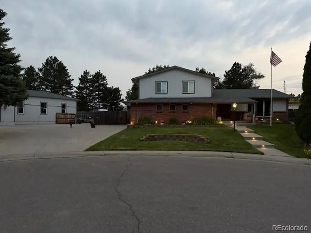 8143 S Otis Court Littleton CO 80128