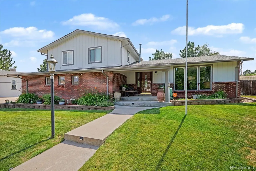 8143 S Otis Court Littleton CO 80128