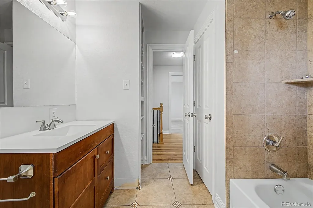 328 Troy Street Aurora CO 80011