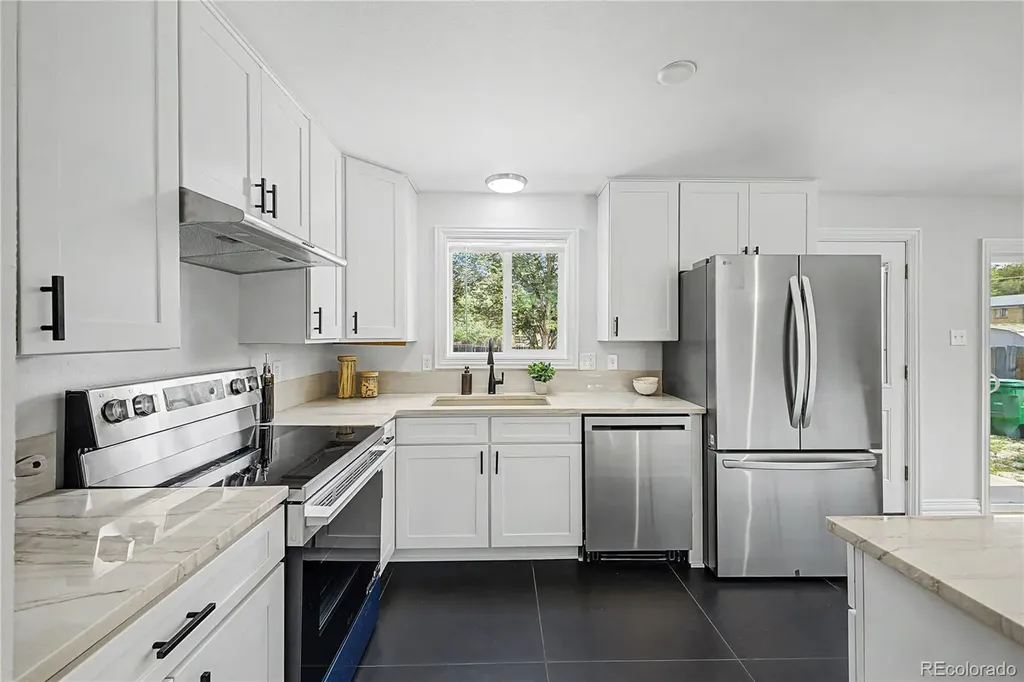 328 Troy Street Aurora CO 80011