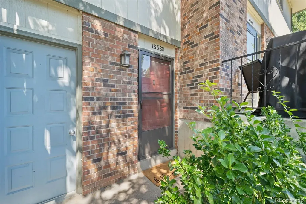 1838 S Ammons Street Denver CO 80232