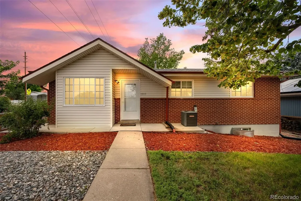 Golden CO, 1005 Moss Street