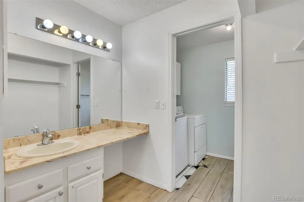 10128 E Weaver Place Englewood CO 80111