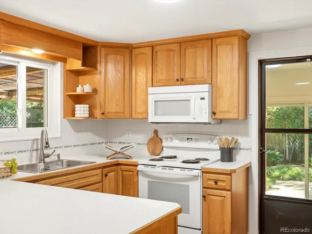 544 Hilltop Street Longmont CO 80504