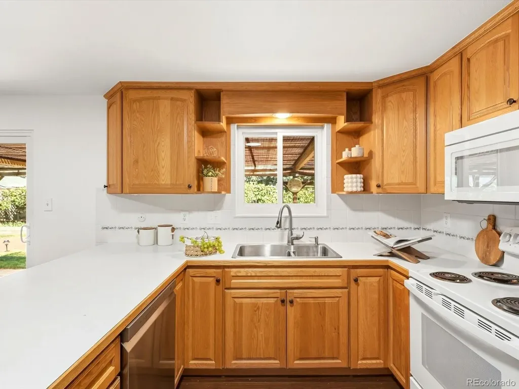 544 Hilltop Street Longmont CO 80504