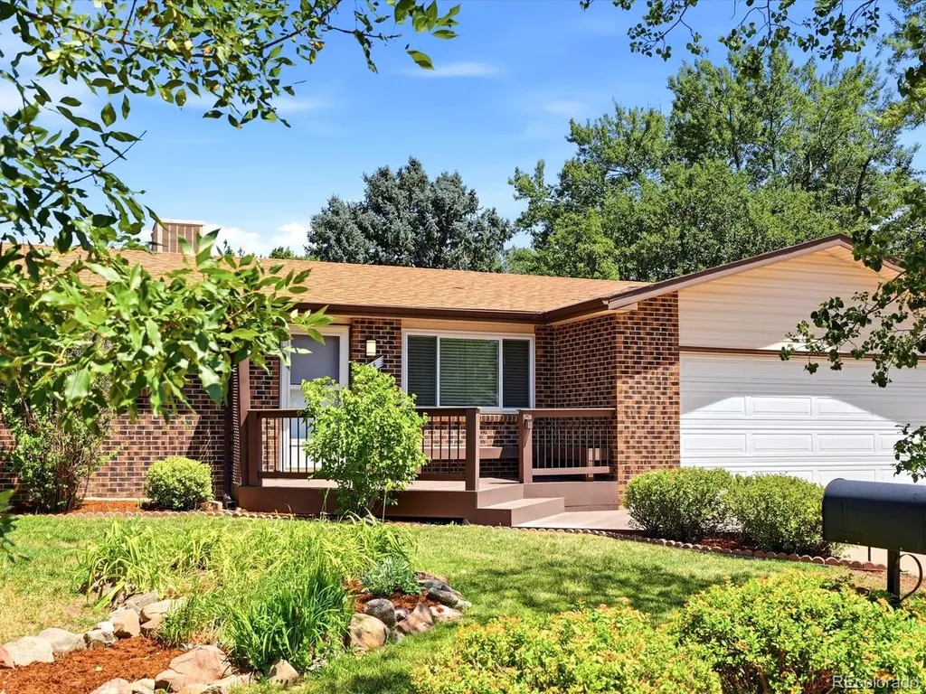 544 Hilltop Street Longmont CO 80504