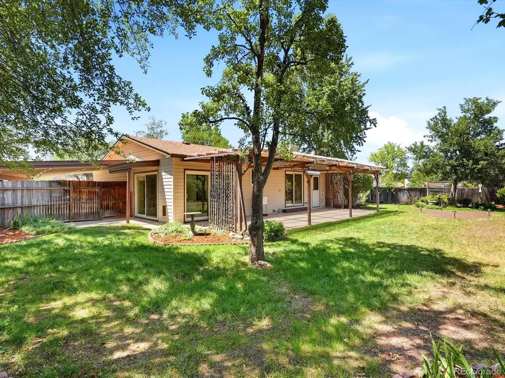 544 Hilltop Street Longmont CO 80504