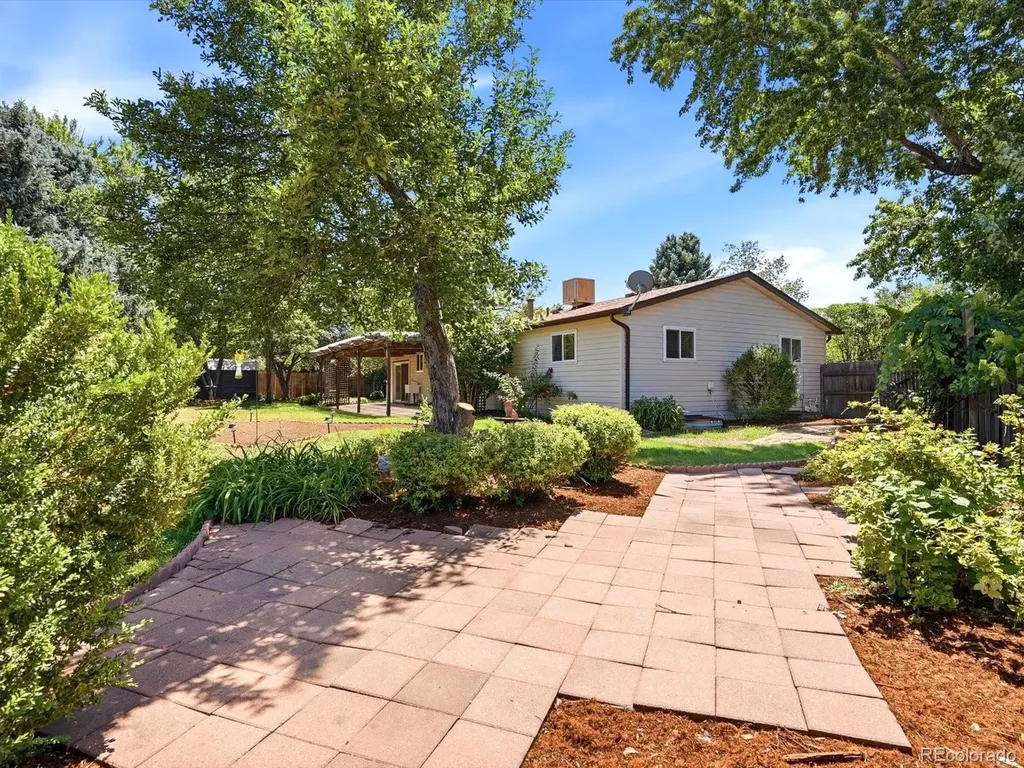 544 Hilltop Street Longmont CO 80504